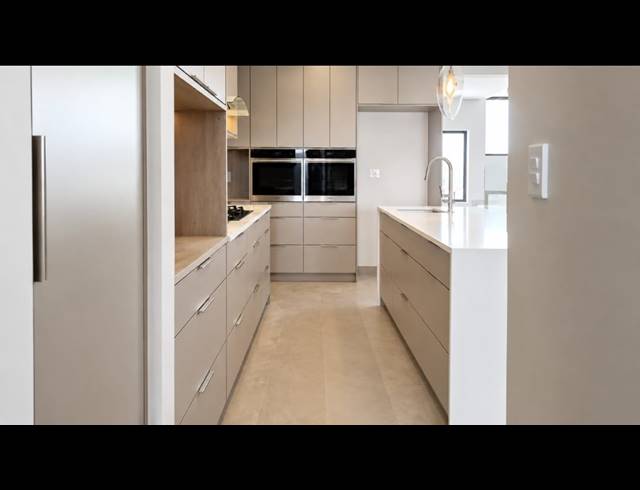 4 BEDROOM FREEHOLD FOR SALE IN SANDOWN